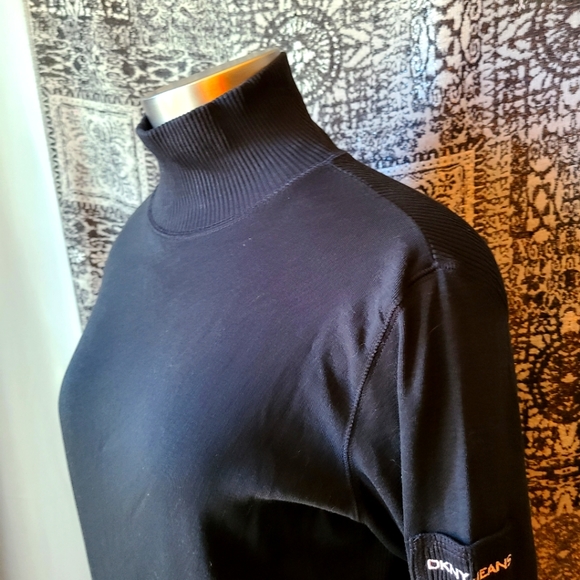 DKNY...BEAUTIFUL TURTLE NECK - Picture 3 of 5